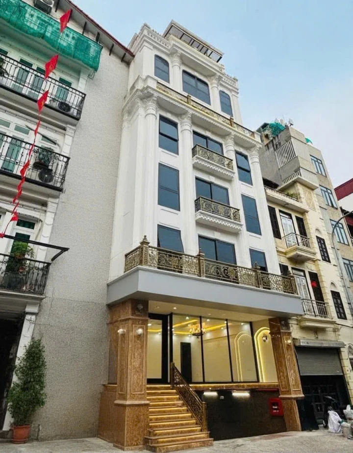 Cho thuê nhà, 113m2_ 5T; Huỳnh Thúc Kháng, Nguyên Hồng, Đống Đa -40 tr