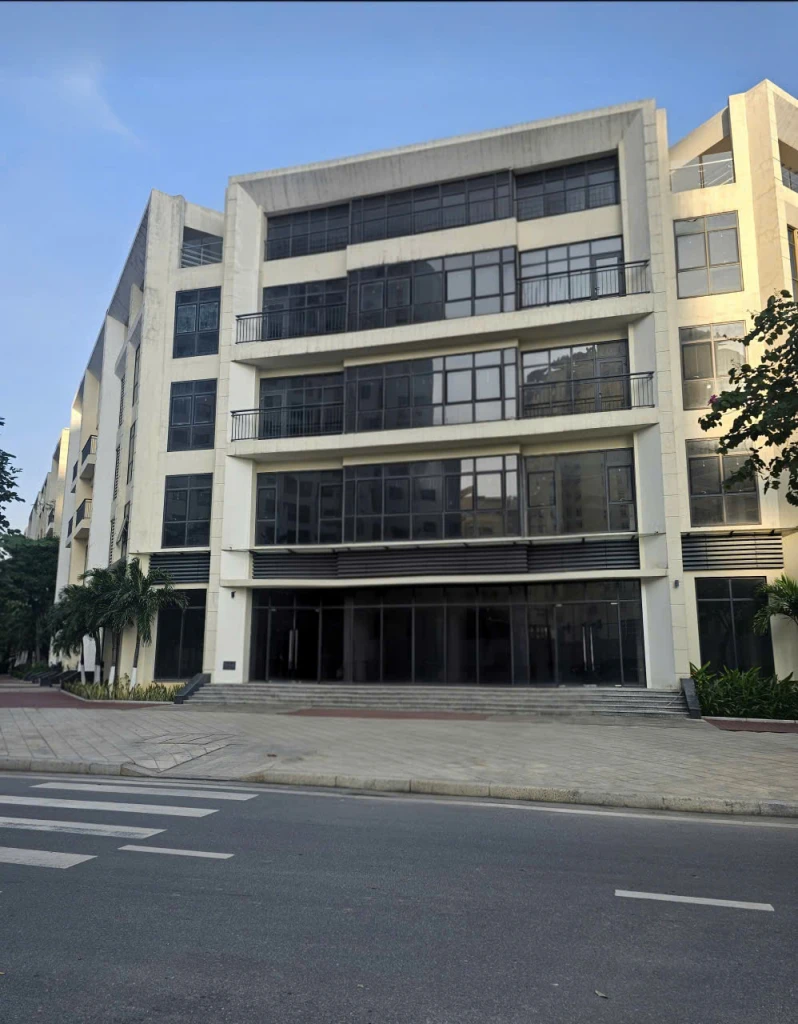 Cho thuê nhà căn góc, Lê Văn Lương, Khuất Duy Tiến; 103m2* 5T -46 tr