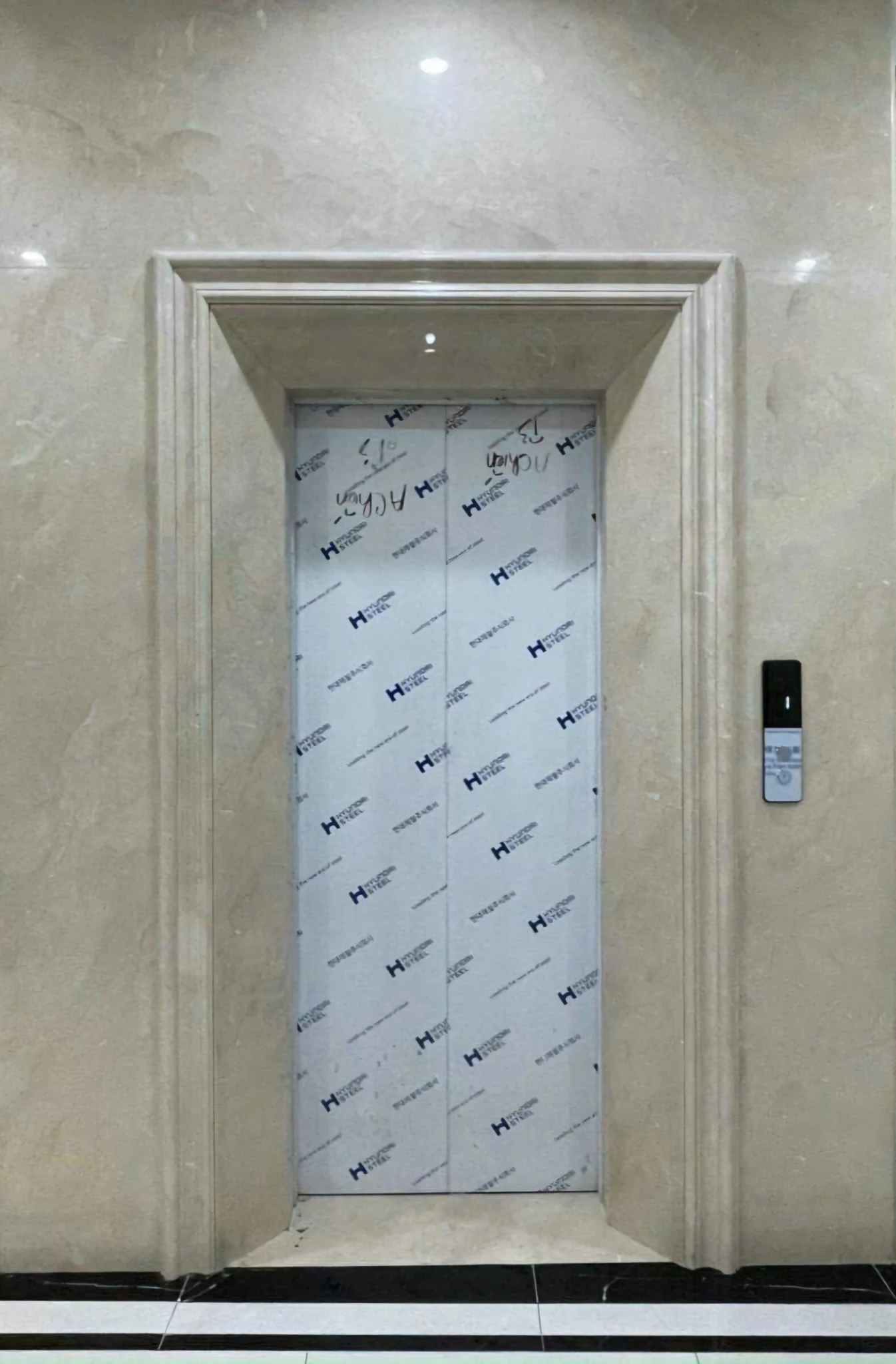 Cho thuê nhà, Huỳnh Thúc Kháng, Nguyên Hồng, Vũ Ngọc Phan, 369m2x 7T