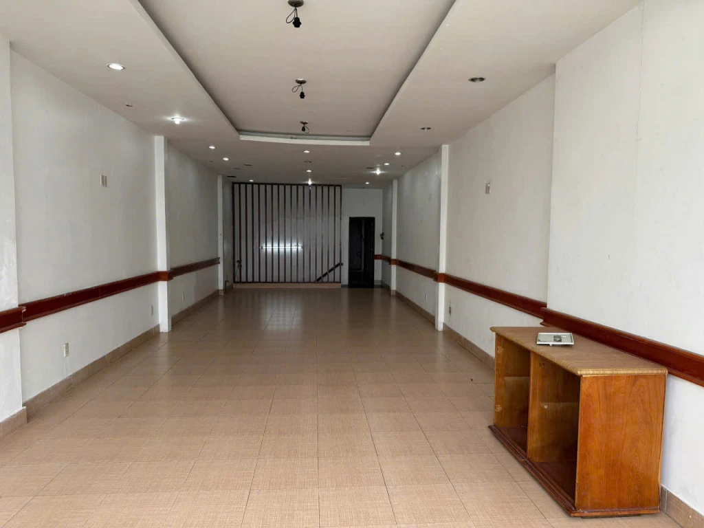 SIÊU PHẨM MẶT TIỀN CỘNG HÒA KINH DOANH SẦM UẤT – VỊ TRÍ VÀNG, DÒNG TIỀN CHO THUÊ LÊN ĐẾN 55 TRIỆU/THÁNG
