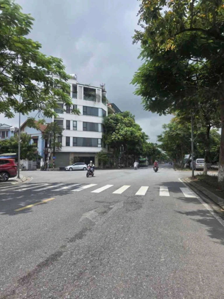 🏡 BÁN NHÀ ĐẸP PHÚC LỢI – NGÕ Ô TÔ THÔNG – 50M² x 4 TẦNG – GIÁ CHỈ 8,X TỶ
🌟 Nhà đẹp – Vị trí hiếm – An cư lý tưởng!