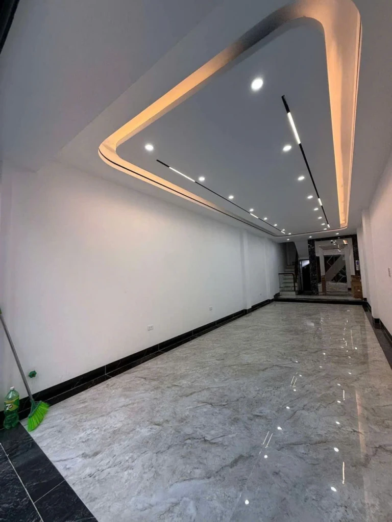 🏡🔥 PHÂN LÔ 918 QUÂN ĐỘI – VỈA HÈ – Ô TÔ TRÁNH – GARA – THANG MÁY 🔥🏡
💥 46M² x 6 TẦNG – FULL NỘI THẤT – GIÁ NHỈNH 17 TỶ 💥