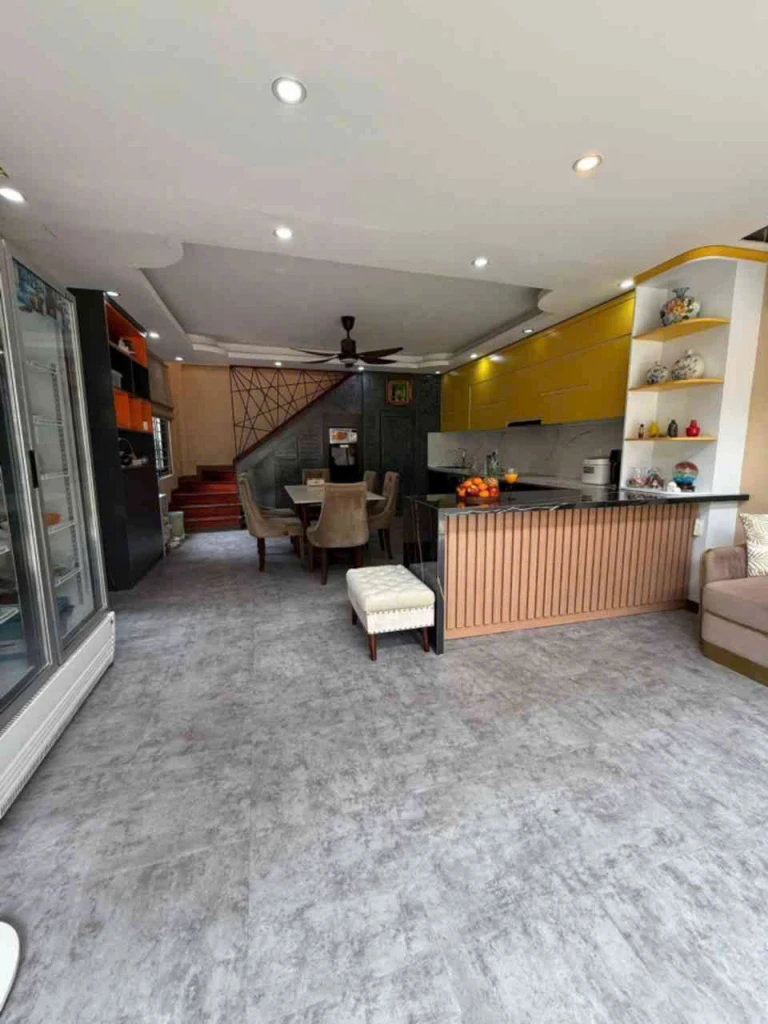 🏡🔥 NHÀ LÔ GÓC NGỌC TRÌ – NGÕ XE TẢI THÔNG – 52M² x 5 TẦNG – GIÁ 17 TỶ 🔥🏡
🚨 HÀNG HIẾM NGỌC TRÌ! Nhà lô góc 2 mặt thoáng, diện tích đẹp 52m² x 5 tầng, nằm trong ngõ xe tải thông – vị trí cực kỳ thuận tiện! 💥
