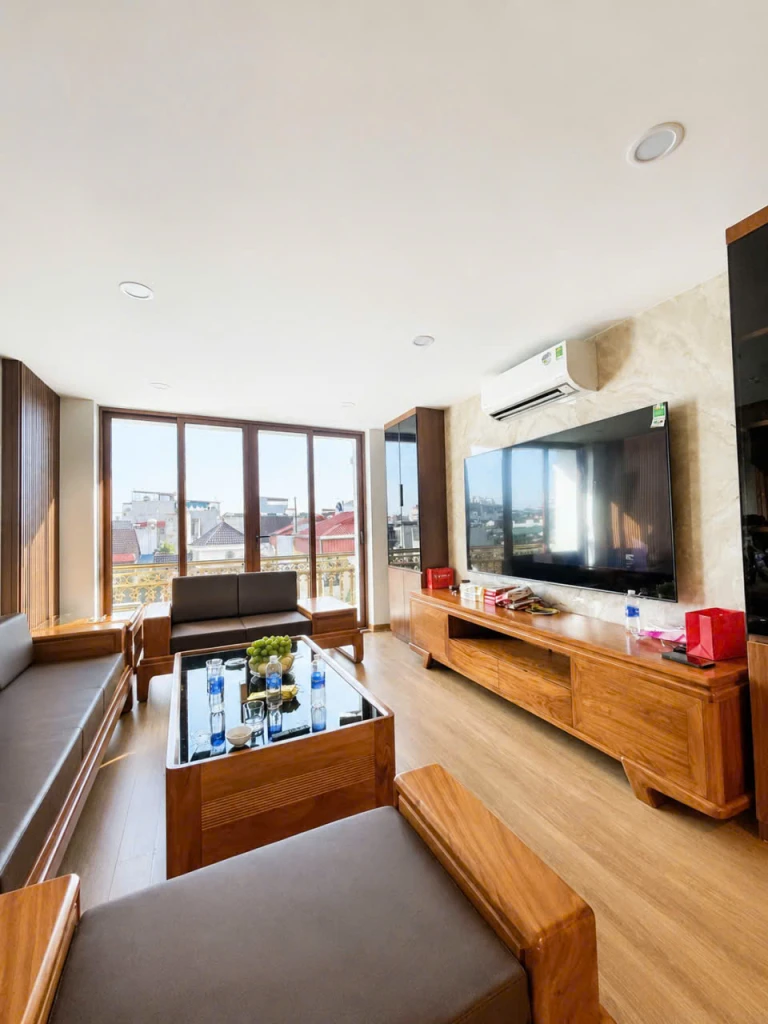 🚨🔥 PHỐ TRẠM – LÔ GÓC 7 TẦNG – NGÕ XE 7 CHỖ THÔNG – GIÁ 17,X TỶ 🔥🚨
🏡✨ HÀNG HIẾM PHỐ TRẠM – LÔ GÓC ĐẸP, THANG MÁY, FULL NỘI THẤT! ✨🏡