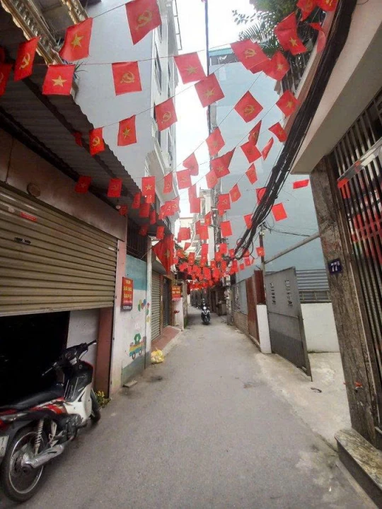 TRỤC PHẠM VĂN ĐỒNG -  BẮC TỪ LIÊM – Ô TÔ TẢI ĐỖ CỬA – 80M2 – KINH DOANH KHỦNG