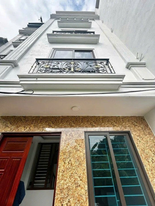 NHÀ MỚI HOÀNG LIÊN – 5 TẦNG – 50M RA PHỐ – Ở NGAY KHÔNG PHẢI NGHĨ – CHỈ 5.68 TỶ