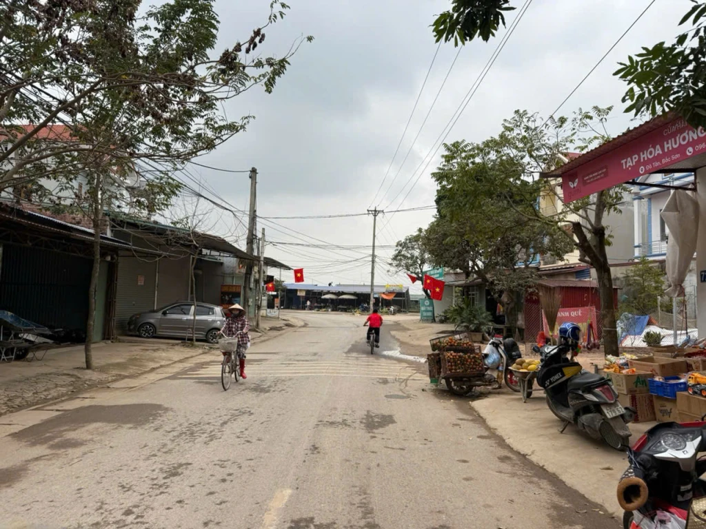 GIÁ CHỈ CÓ 7,2 TR CHO MỘT MẾT VUÔNG -- DT 105 M FUN THỔ CƯ TÍNH RA  CHỈ CÓ HƠN 700 TR ĐÒNG ,QUÝ NHÀ ĐẦU TƯ SỞ HỮU NGAY CHO MÌNH LÔ ĐẤT TẠI HÀ HÀ NỘI ''''''