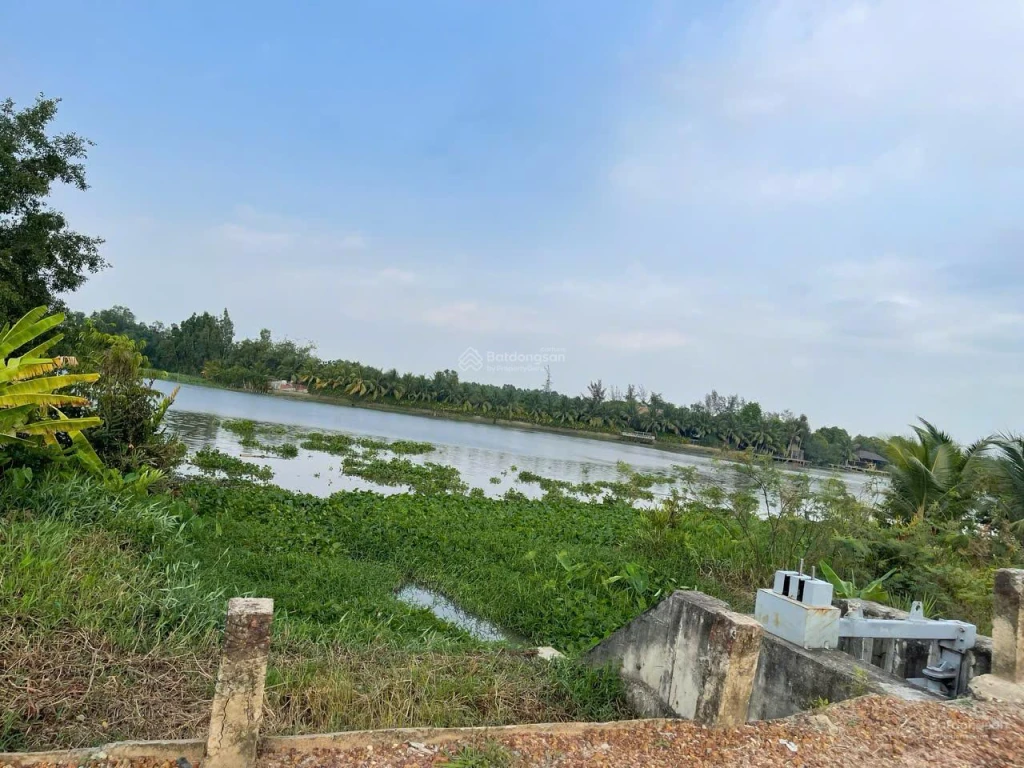 - BÁN đất Vừa MT sông SG  và MT rạch rất đẹp thoáng mát  thuộc Xã Trung An, Chủ Chi.