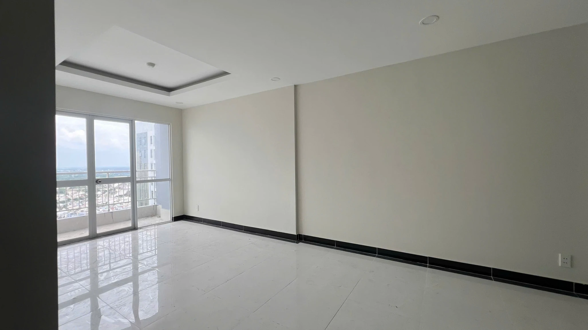 Bán căn hộ Giai Việt Quận 8, DT 78m2 2 phòng ngủ giá từ 5 tỷ