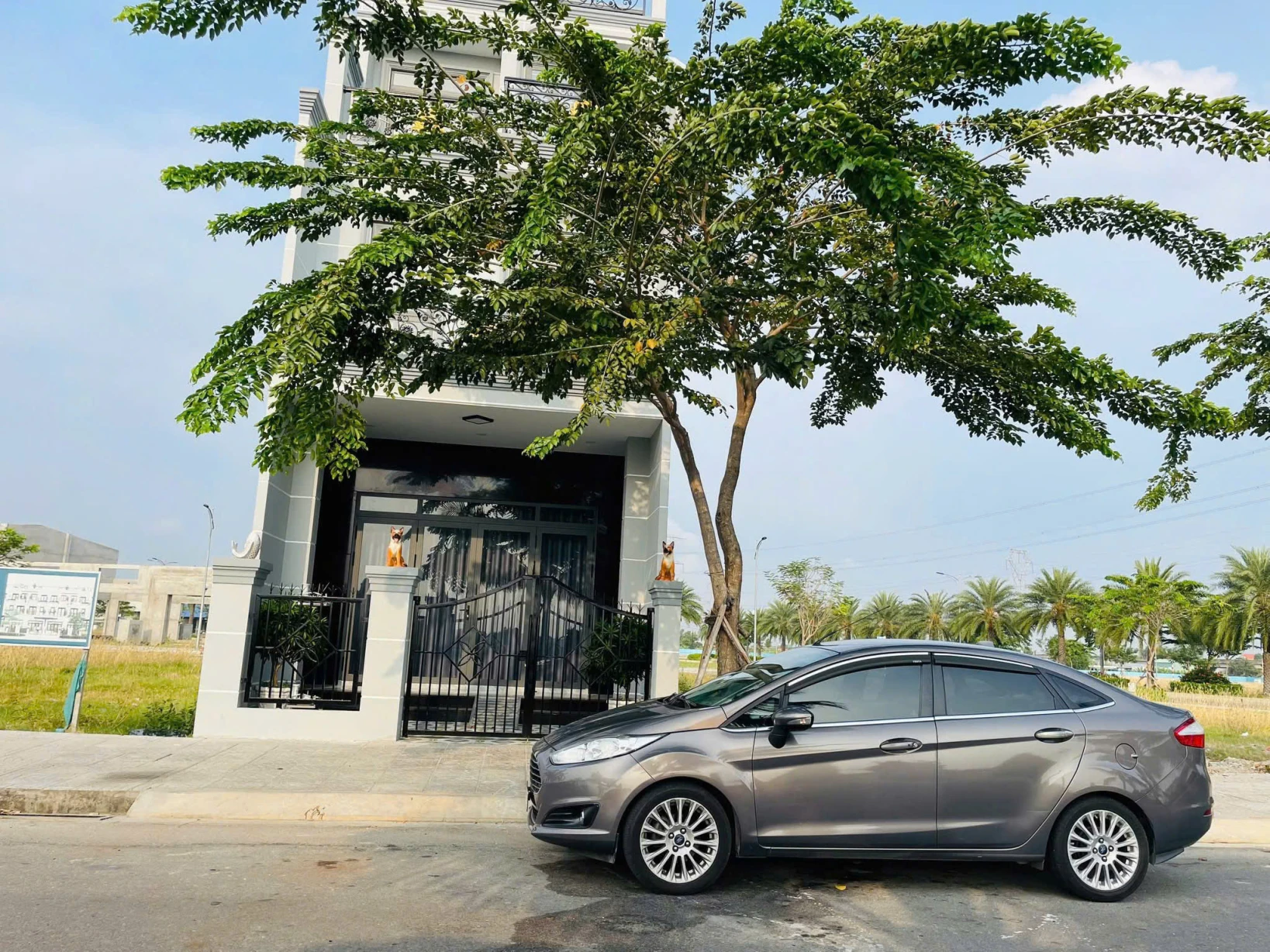 Bán lô đất gần đường DT 742 cách chợ Vĩnh Tân 500m gần KCN Vsip 2, giá 1 tỷ 200 triệu/98m2, sổ sẵn