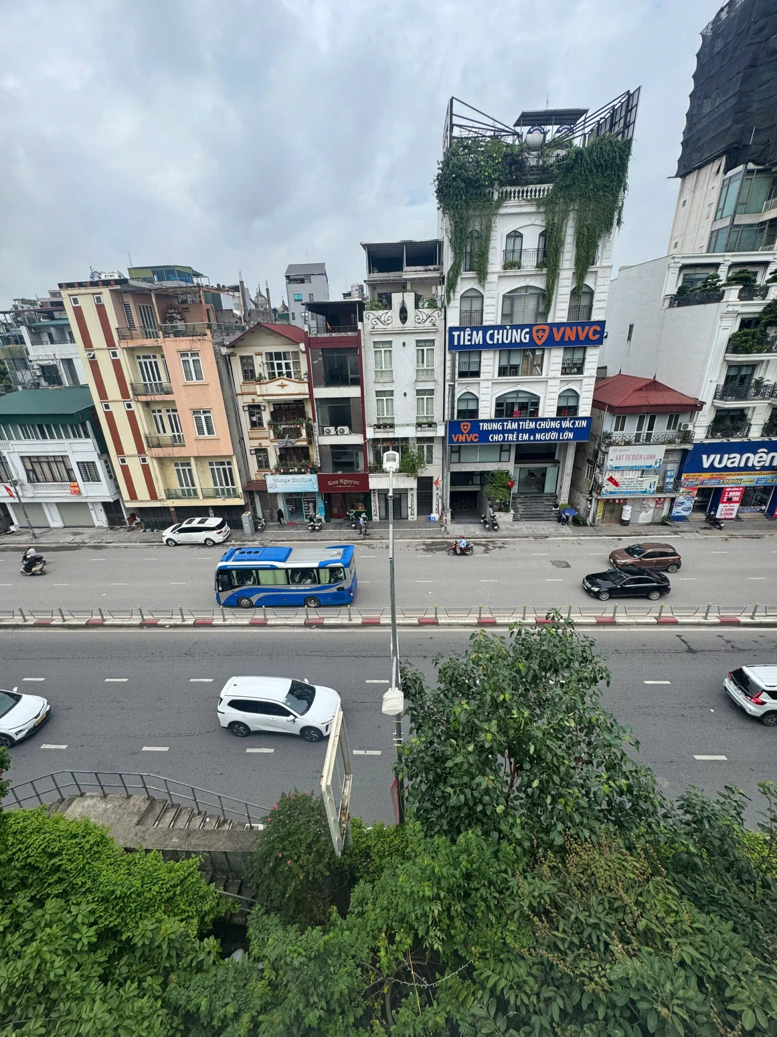  CHO THUÊ TẦNG 4 & CĂN HỘ TẦNG 5 MẶT PHỐ NGHI TÀM – THANG MÁY RIÊNG, 2 MẶT THOÁNG