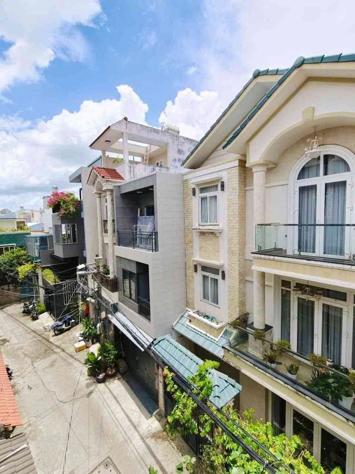 Bán nhà 3 tầng hẻm xe hơi đường Tân Sơn Nhì, 56m², 3PN, 4WC