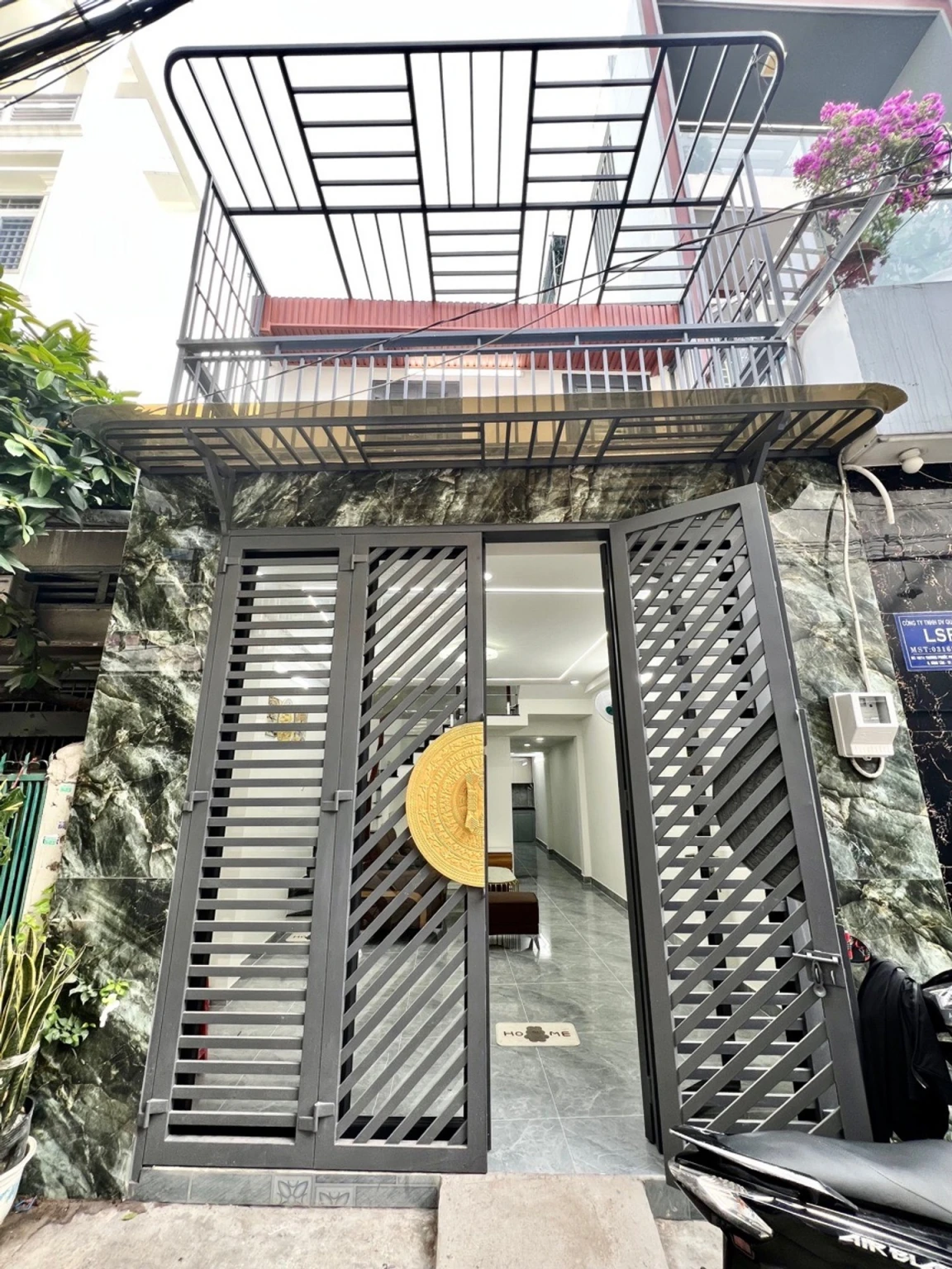 Nhà đẹp 2 tầng Trương Phước Phan-nội thất xịn xò
