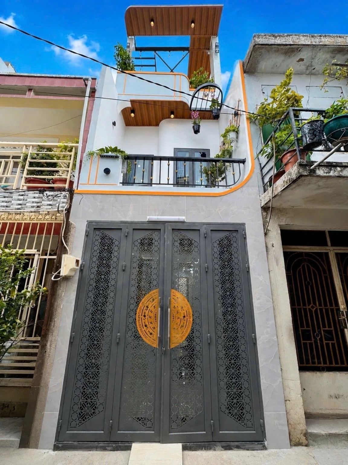 NHÀ MỚI ĐẸP 3 TẦNG KIÊN CỐ - 42M2 - CÓ 4 PHÒNG NGỦ - GẦN 4 XÃ - GIÁP TÂN PHÚ - HẺM TRƯỚC NHÀ 4M - GẦN TRƯỜNG HỌC ĐẦY ĐỦ TIỆN ÍCH - GIÁ CHỈ HƠN 4 TỶ