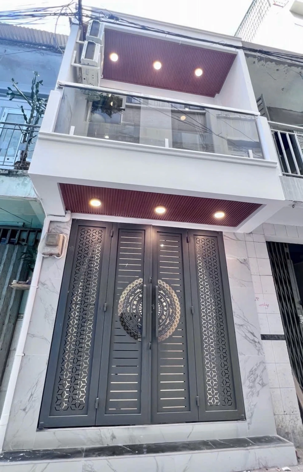 VỊ TRÍ ĐẸP NGAY KHU VIP BÀU CÁT MÀ CHỈ NHỈNH 4 ĐỒNG - NHÀ 2 TẦNG ĐẸP LUNG LINH KIÊN CỐ - 27M2 - KV TÂN BÌNH - PHÙ HỢP KINH DOANH NHỎ - NHÀ THIẾT KẾ STYLE HIỆN ĐẠI - TẶNG FULL NỘI THẤT XINH XẮN