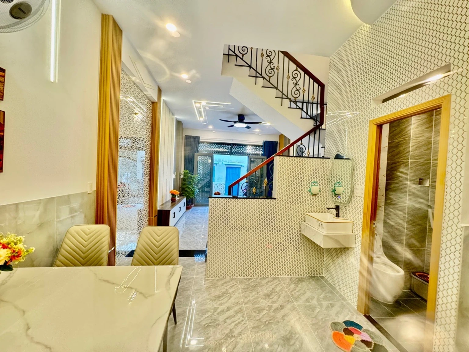 HẺM XE HƠI - HẺM THÔNG - KHU DÂN TRÍ AN NINH - NGANG GẦN 5M BỀ THẾ - NHÀ MỚI FULL NỘI THẤT VÀO Ở NGAY.