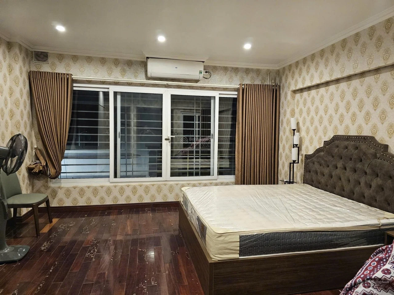 Cho thuê nhà riêng tại Tây Hồ, full nội thất xịn, chỉ xách vali vào ở (99 Âu Cơ)