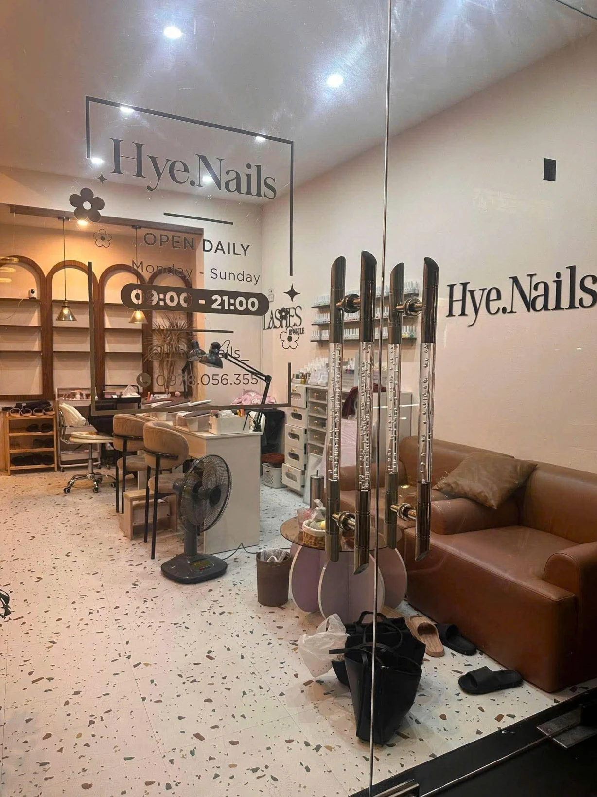CẦN SANG NHƯỢNG CỬA HÀNG NAILS – 28M² – MẶT ĐƯỜNG LỚN THỤY KHUÊ, TÂY HỒ ,HÀ NỘI