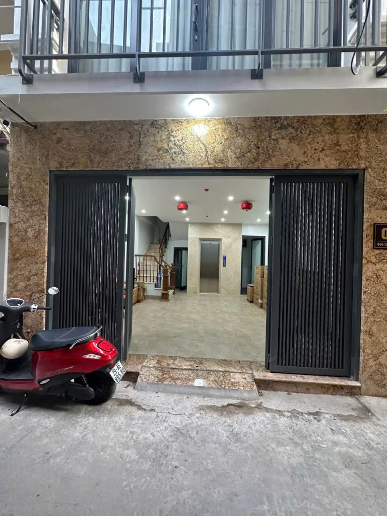 CHO THUÊ NHÀ NGUYÊN CĂN MỚI XÂY CAO CẤP , CÓ THANG MÁY TẠI  BA ĐÌNH, HÀ NỘI