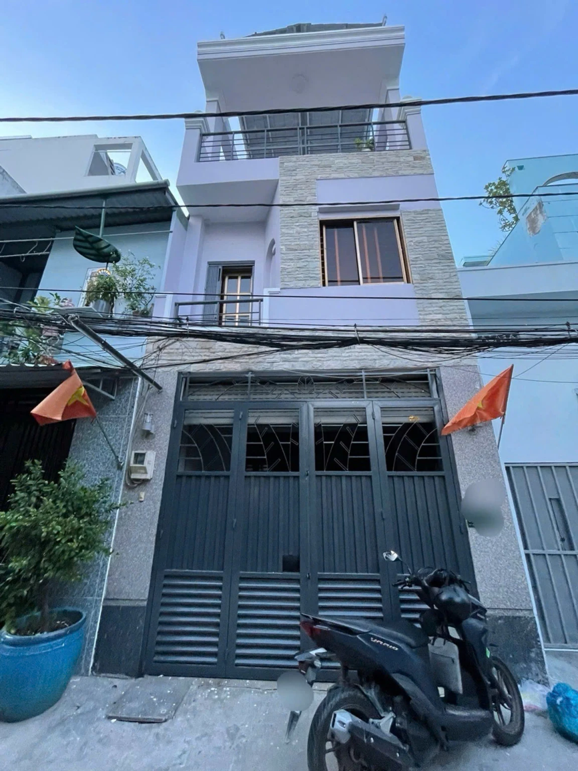 Hơn 6 tỷ sở hữu nhà 2 mặt hẻm xe hơi Quận 7