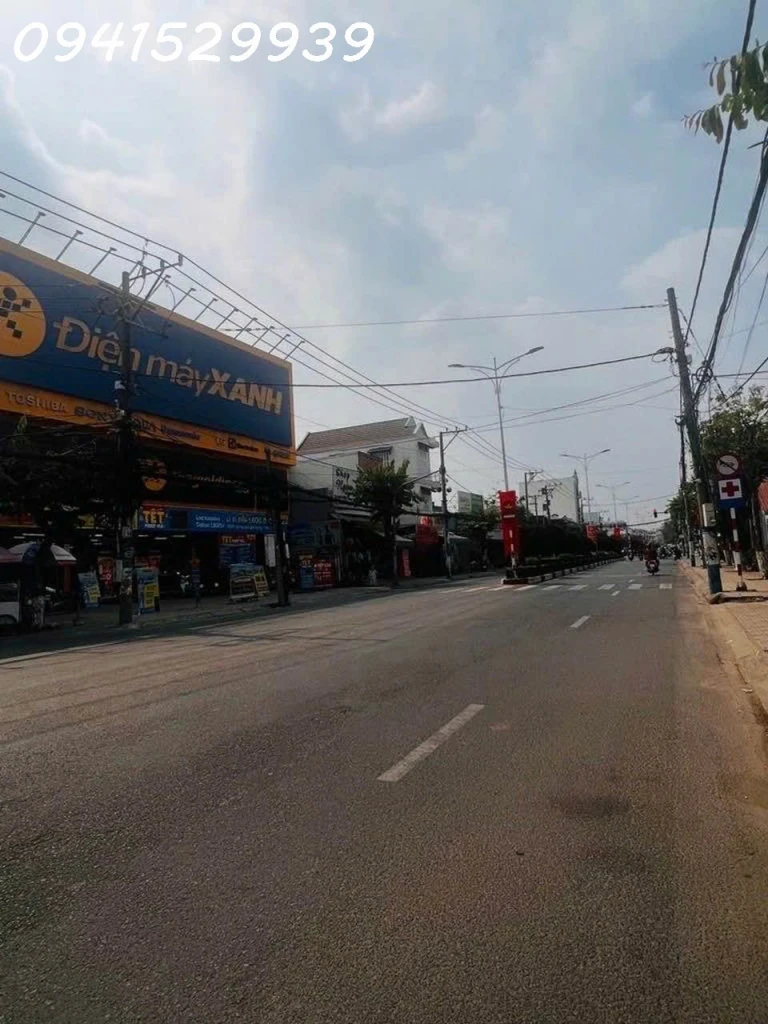 NHÀ HẺM XE HƠI GÂN LOTTE MART  BÌNH DƯƠNG DIỆN TÍCH 200,7M2 GIÁ 3TY800