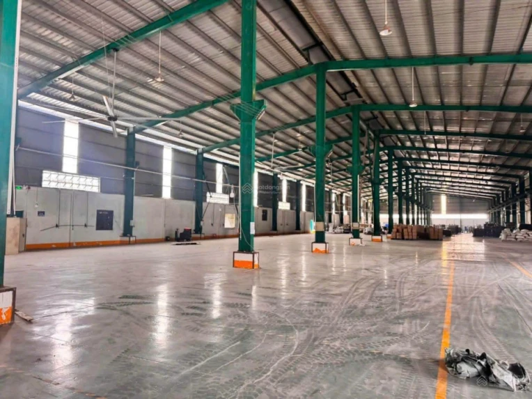 Cho thuê nhà xưởng 1500m Quận 12. Giá: 130tr. Xe container có sẵn PCCC