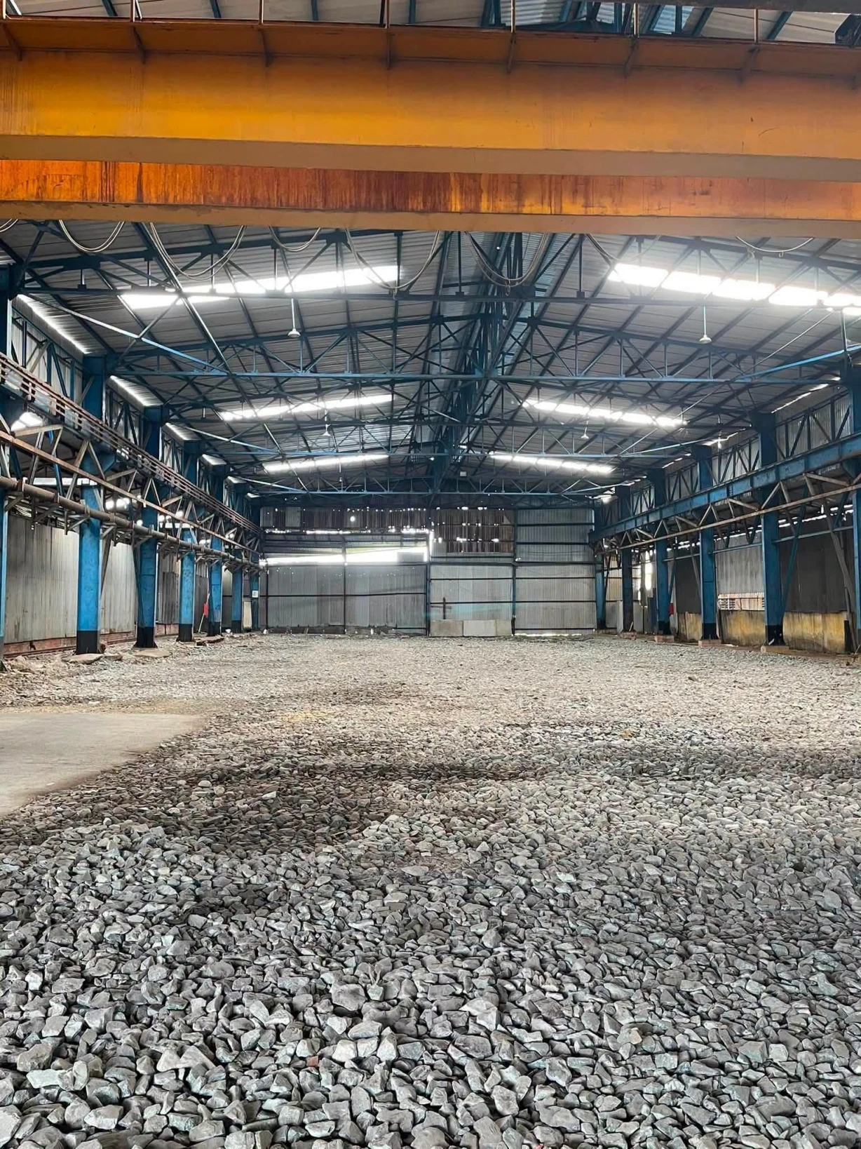 TÔI CẦN CHO THUÊ LÀM KHO XƯỞNG...TRONG KCN..BÌNH TÂN 2400M2
