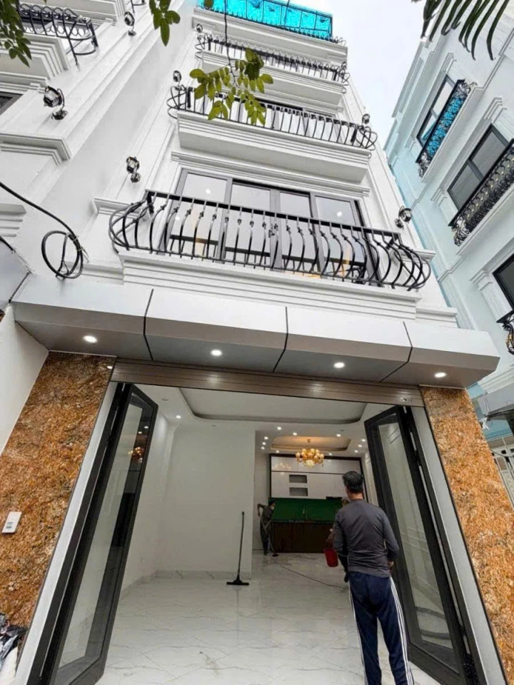 NHÀ HỮU LÊ