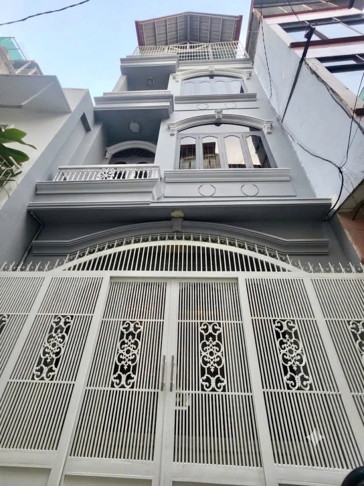 Bán gấp nhà Trần Quang Diệu, P.14, Quận 3 _ Vị trí trung tâm, Sầm Uất