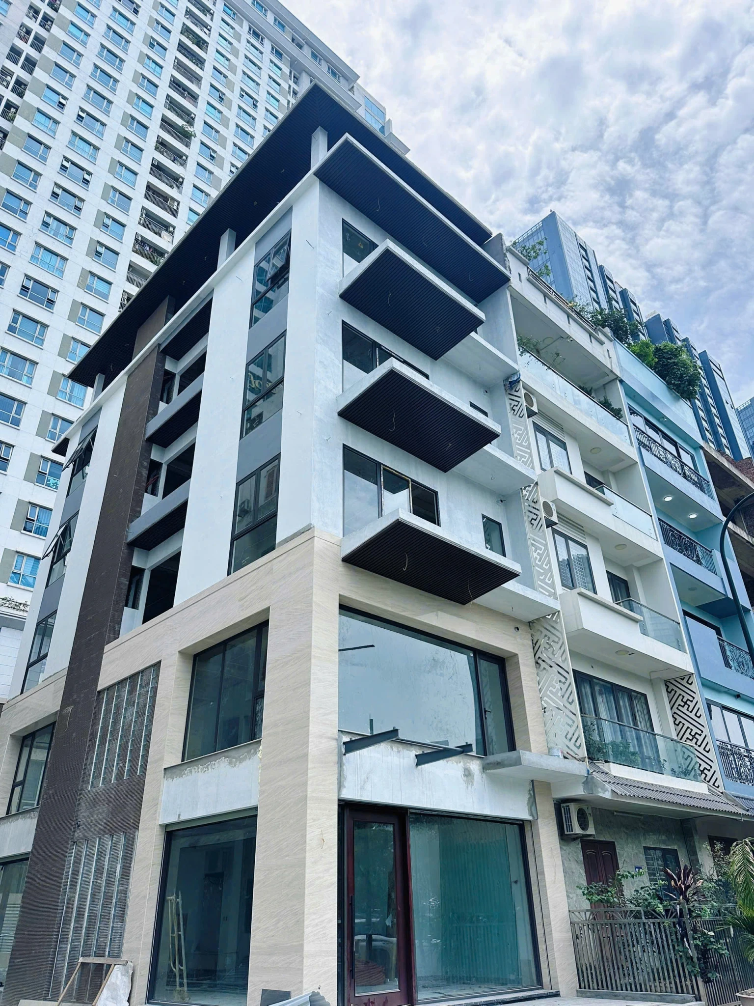 HIẾM TẠI CIPUTRA! 180M² GÓC 3 THOÁNG MỞ CAFE  2 MẶT ĐƯỜNG  45 TRIỆU/THÁNG