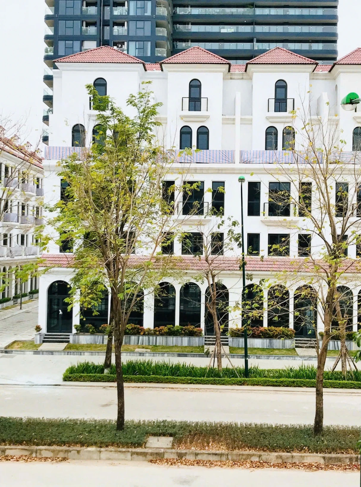 SH 99.1m² M.Đường 21m Sunshine Golden River – Hai mặt thoáng, 5 tầng + hầm