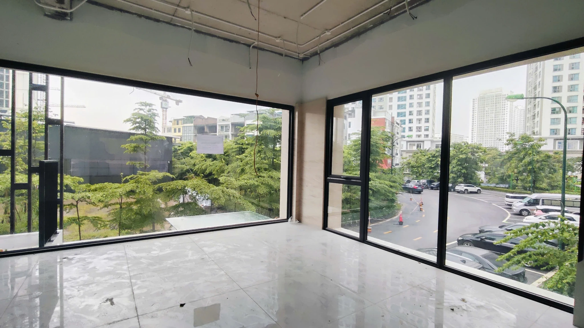 CHO THUÊ SÀN VP 95M2  CIPUTRA  ĐỦ PCCC  12 TRIỆU/THÁNG.