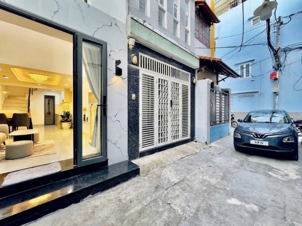Bán nhà đẹp Nguyễn Kiệm gần sân bay, 3 PN, HXH tận cửa, giá vừa cập nhật chỉ 6,25 tỷ