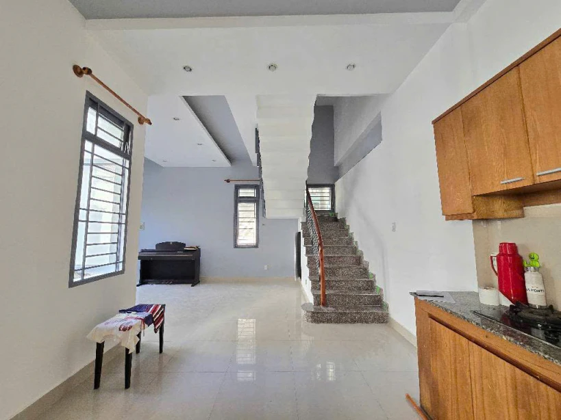 Chủ đi định cư cần bán gấp nhà Hoàng Diệu – 46m², 4PN, dọn vào ở ngay, giá 9.5 tỷ