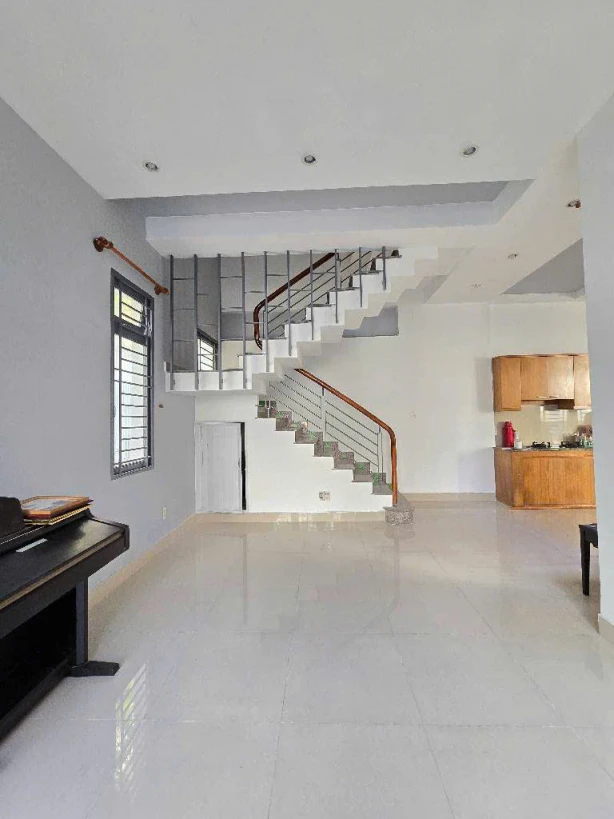 Nhà Hoàng Diệu 46m2, ngang 4m, 4 phòng ngủ, giá 9.5 tỷ