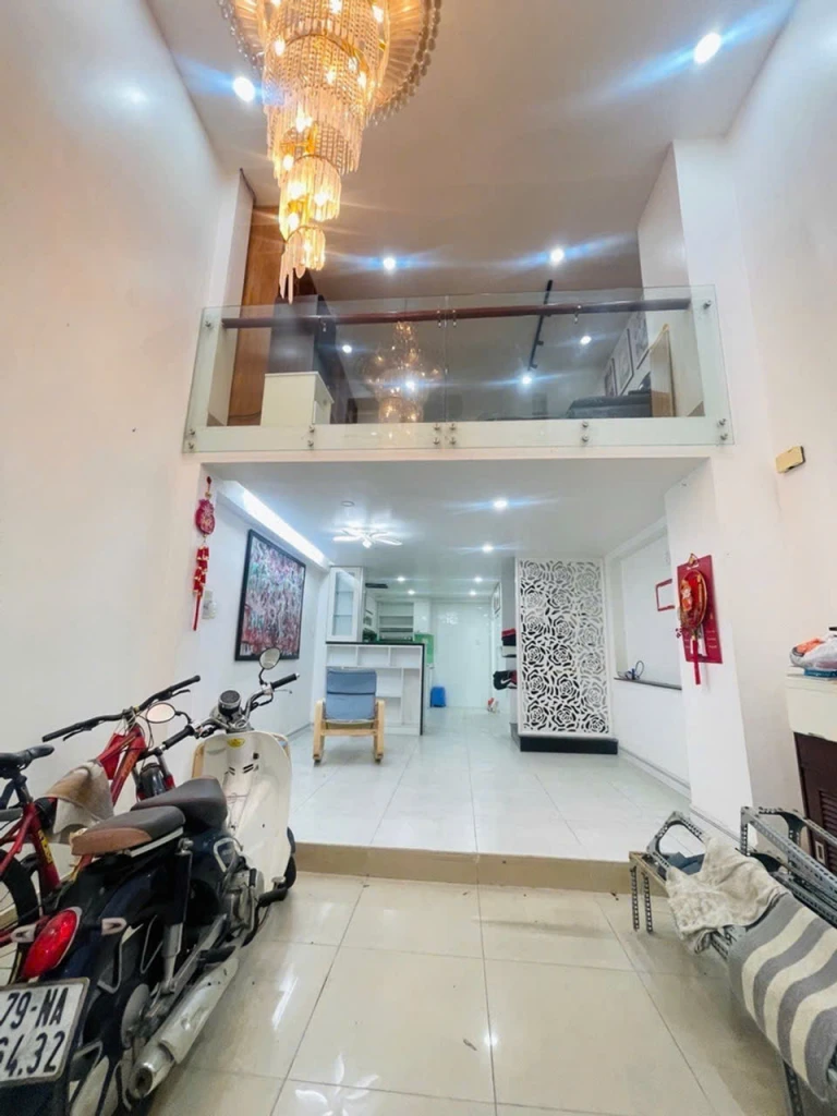 Bán nhà Cách Mạng Tháng 8, DT 53m², hẻm xe hơi, 4 tầng BTCT, gần Công viên Lê Thị Riêng, giá 10,3 tỷ