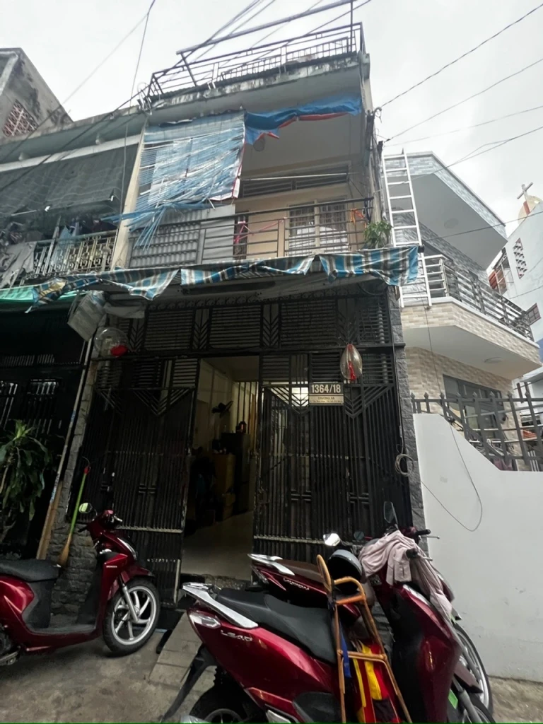 Nhà 38m² - KT 3.8×11m - 3 tầng - 3PN - Hẻm ô tô thông - Cách Trường Sa vài bước - 7.95 tỷ