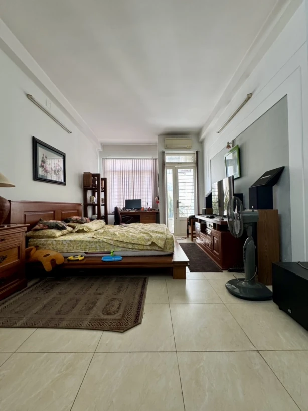 Bán nhà riêng Quận 3 -  42m2 xây 5 tầng, 4PN, gần Trần Quang Diệu