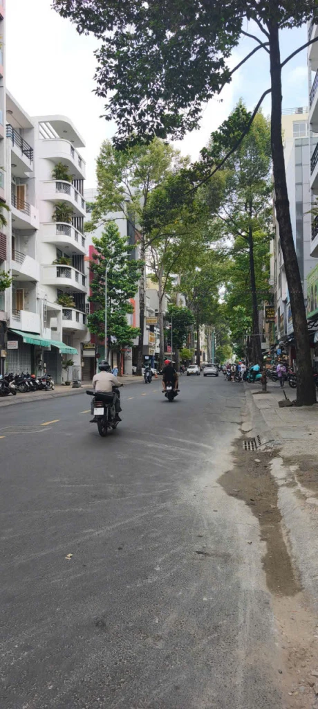 NGUYỄN TRÃI - GIÁP Q1 - 2 TẦNG - 56M2 - NGANG KHỦNG HƠN 6M...