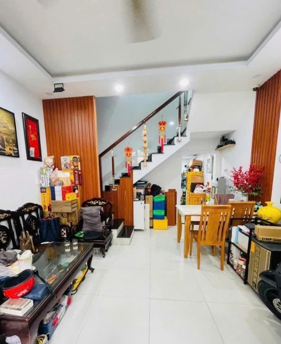 Nhà đẹp 2 tầng ở ngay TÂY THẠNH 40m² HẺM XE HƠI đổ cửa giá chỉ 5Đ nhỏ
