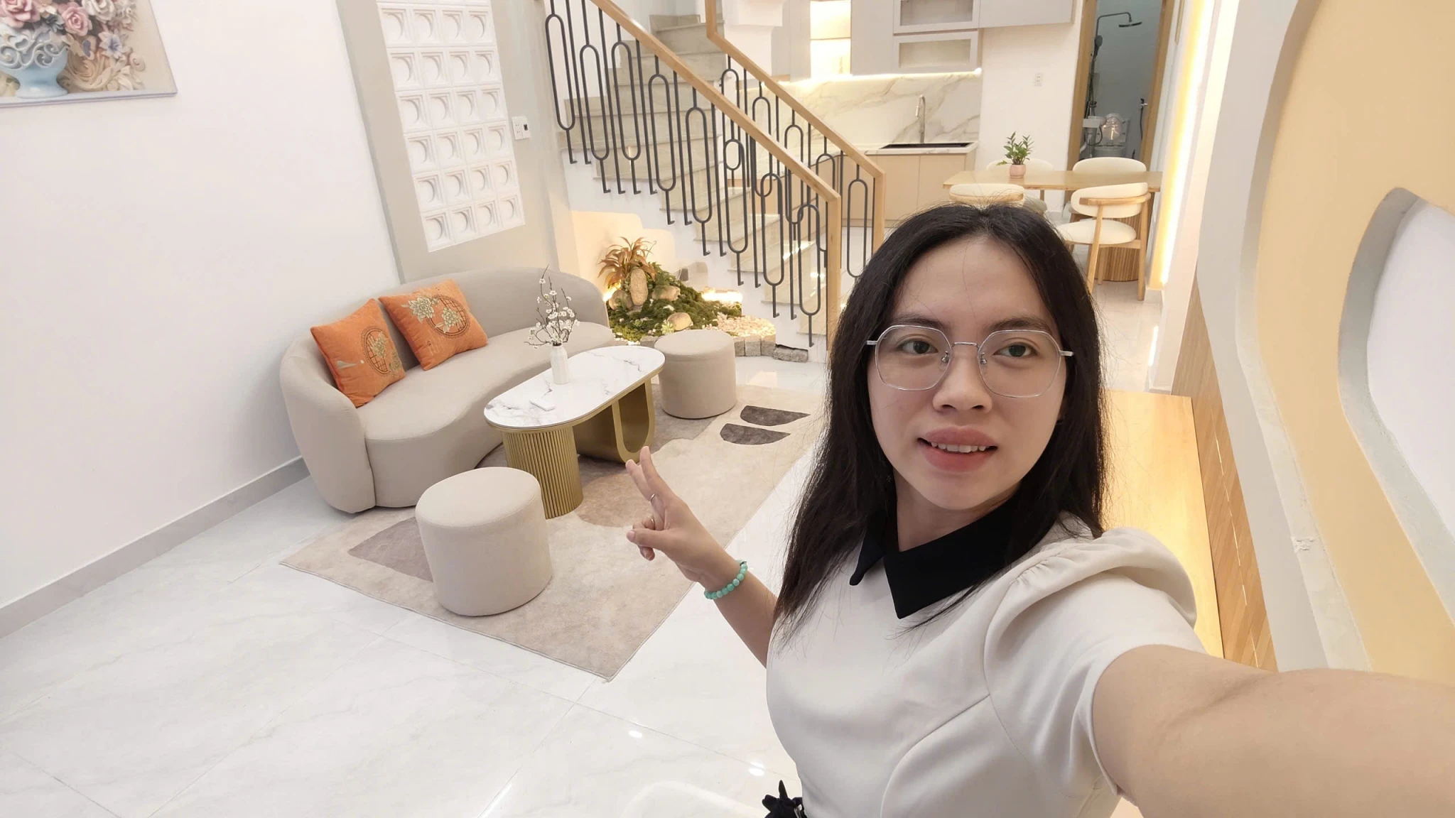 Nhà full nội thất ngay ngã tư bốn xã, 52m2 xe hơi đổ cửa chỉ 5Đ hơn