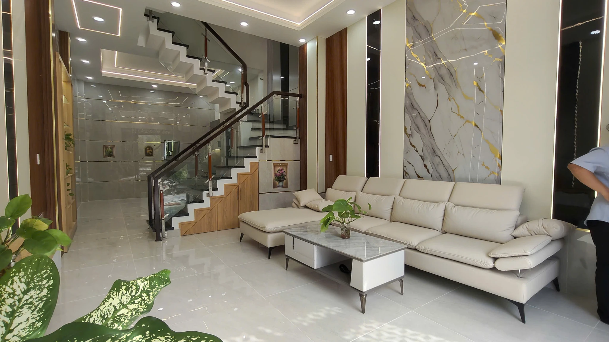 Aeon Tân Phú nhà 4 tầng mới xây, ngang lớn 4.5m không lộ giới, ô tô đổ cửa chỉ 6đ nhỏ