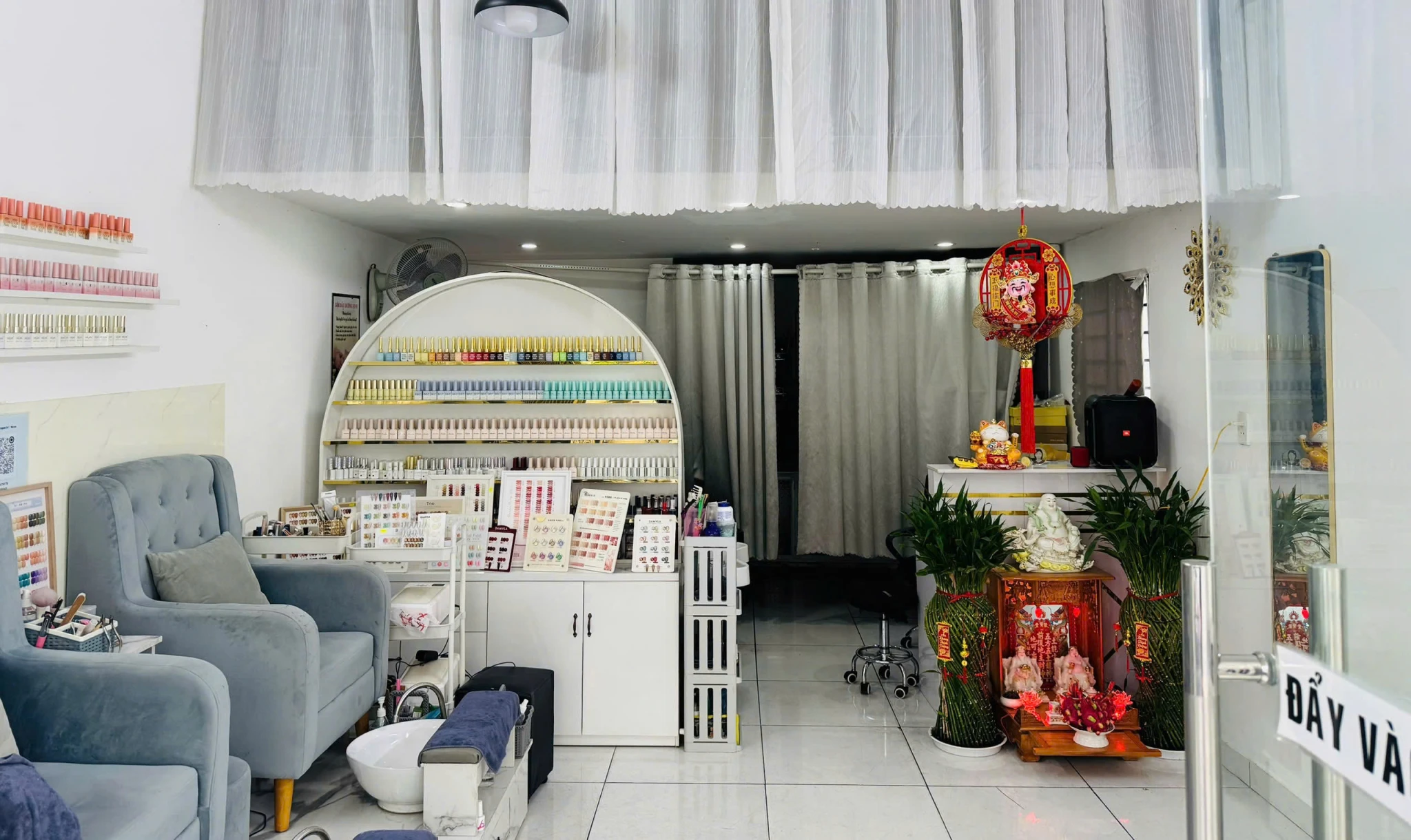 MẶT BẰNG ĐẸP CẦN SHARE – ƯU TIÊN NGƯỜI LÀM TÓC, MI, DƯỠNG SINH, QUẬN 7 ,TPHCM