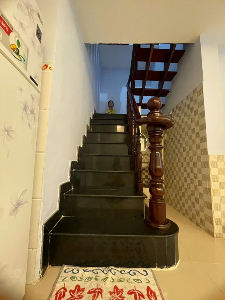 CHÍNH CHỦ CHO THUÊ NHÀ 3 TẦNG HẺM LÊ THỊ RIÊNG, PHƯỜNG BẾN THÀNH, QUẬN 1,TPHCM