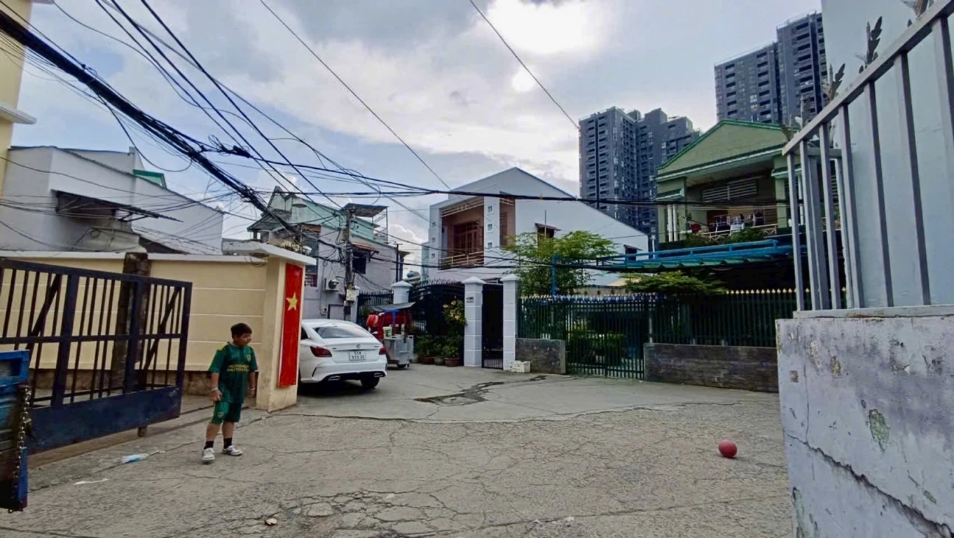 BÁN NHÀ XE HƠI ĐỖ CÁCH CỬA – HOÀI THANH QUẬN 8 – 45M2 – NHỈNH 3 TỶ – LH 0784968131