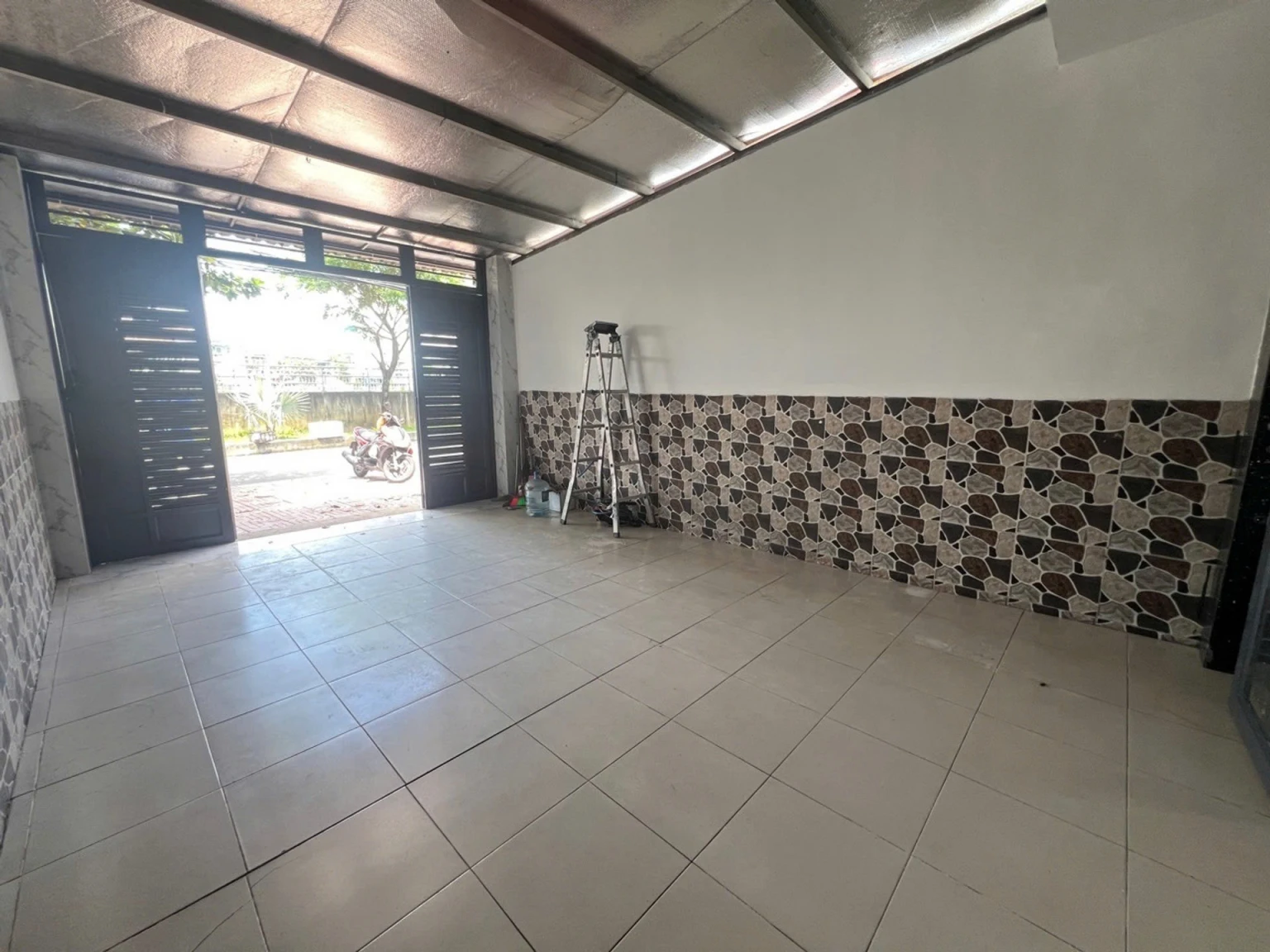 BÁN NHÀ MẶT TIỀN MỄ CỐC QUẬN 8 - 105M2 - XE HƠI ĐẬU TRONG NHÀ - NHỈNH 5 TỶ- 0784968131