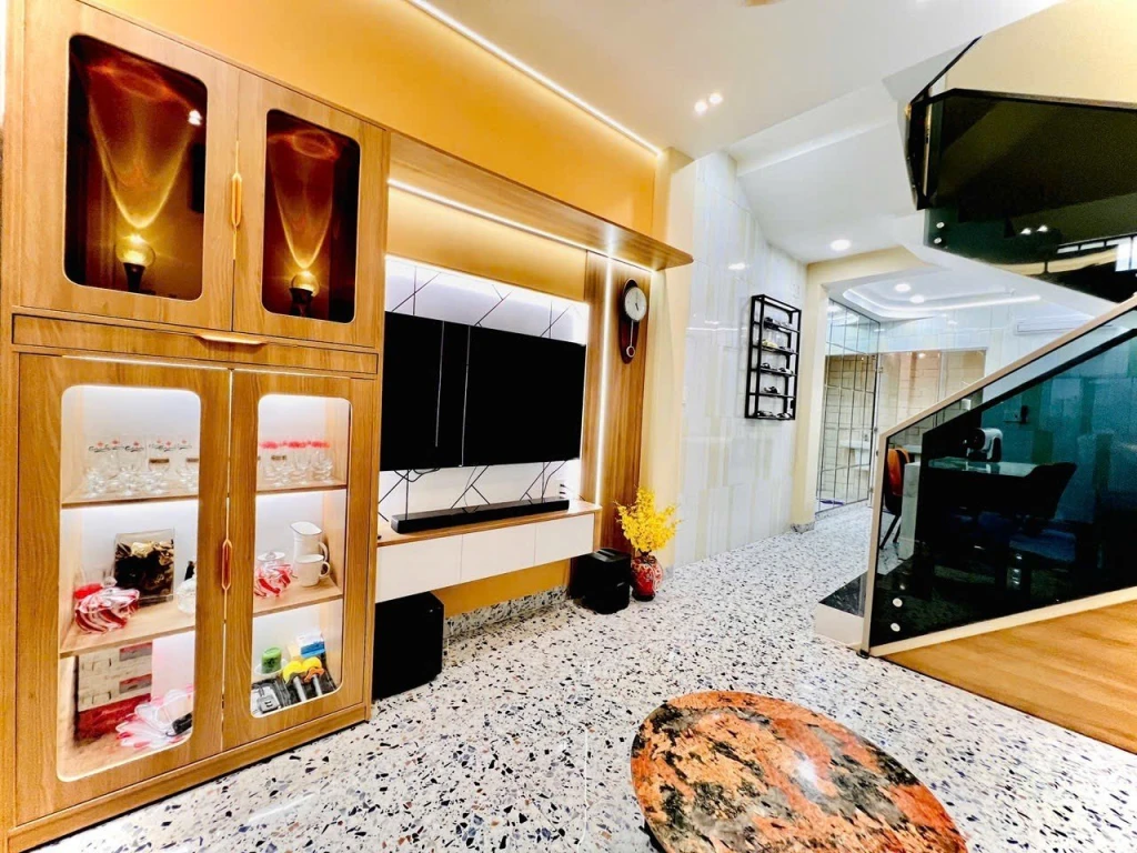 NHÀ ĐẸP GÒ VẤP - HẺM XE HƠI NGAY CHỢ THẠCH ĐÀ