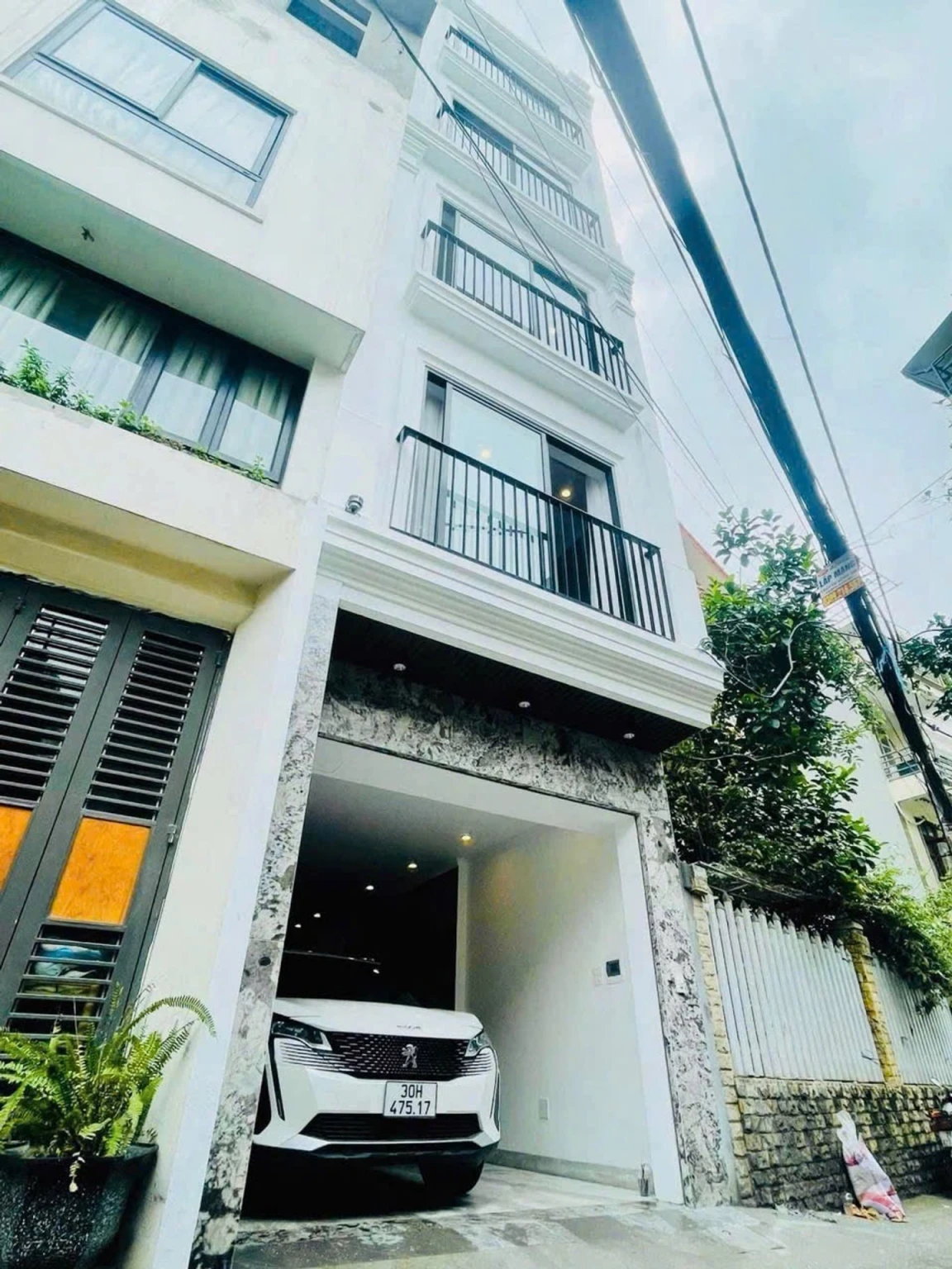 Bán nhà Ngọc thụy 11 tỷ 40m ô tô gara,thang máy,sổ đỏ Long Biên