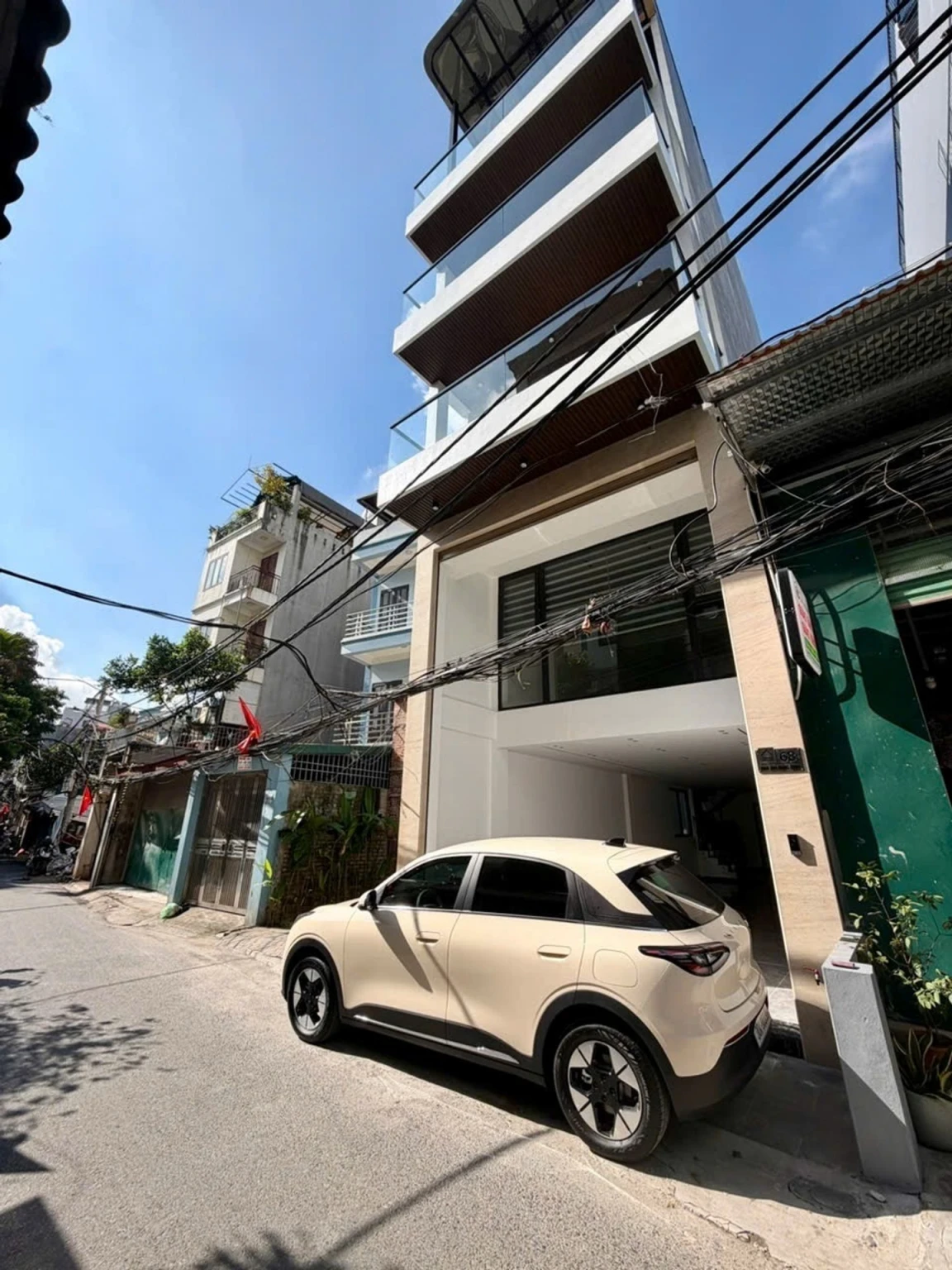 Lô góc Ngọc Thụy gần vườn hoa 28 tỷ 100m 7 tầng thang máy