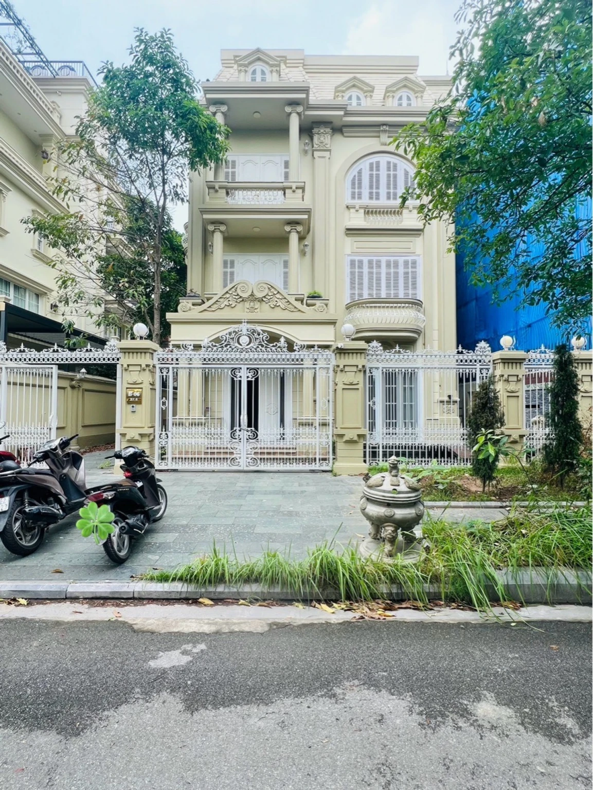 biệt thự Việt Hưng 79 tỷ 240m mặt tiền 15m,dân trí cao